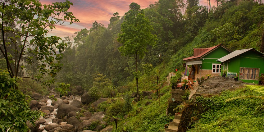 Beautiful Kalimpong valleys, lush greenery - popular places to visit nearby Siliguri
