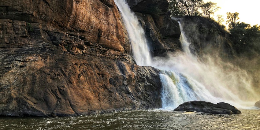 Kalkkund waterfall is one of the best Karuvarakundu Waterfalls for you to explore.