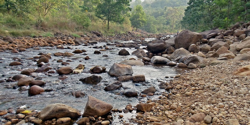 Scenic natural beauty of Kallar, with its lush green landscapes and clear, flowing streams