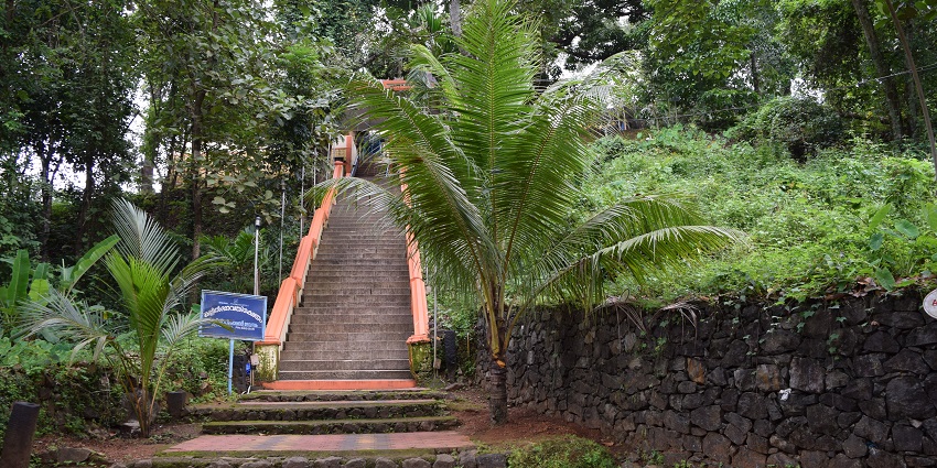 Kallil Temple has serene surroundings and panoramic views, enhancing its spiritual charm