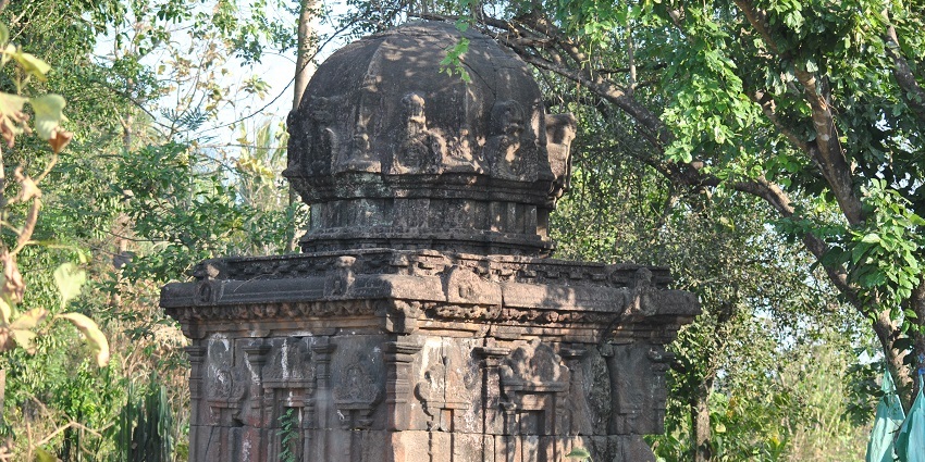 Kattil Madam Temple, dedicated to different Tirthankaras, is admired for its stunning, tranquil architecture and surroundings.