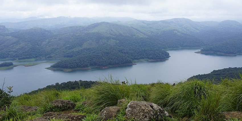 Kalvari Mount has lush greenery and tranquil surroundings, apt for meditation and relaxation.