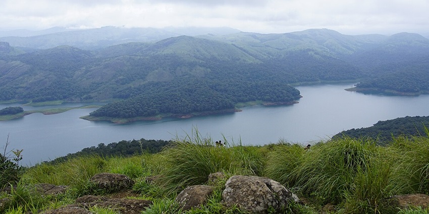 Wide angle view of Kalvari Mount located few kilometers from Njandirukki Waterfalls