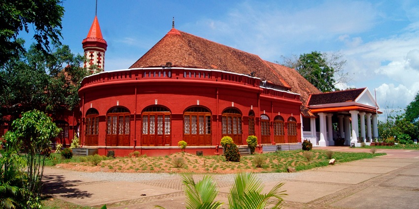 View of Kanakakunnu Palace red-bricked structure - places to visit near Trivandrum