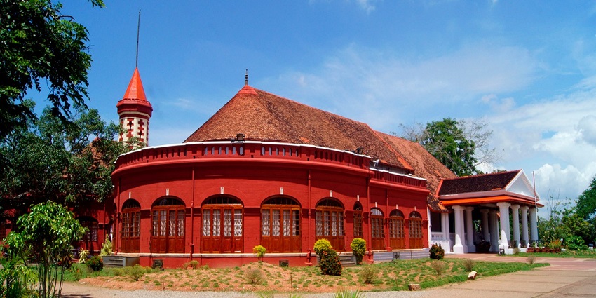 Marvel at the astonishing architecture of the Kanakakunnu Palace near the attraction.
