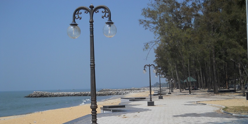Stroll along the shorelines of the Kappad beach in Kozhikode and enjoy the scenic views