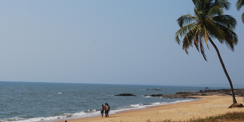 Historic Kappad Beach with gentle waves and rock formations near Mishkal Mosque.