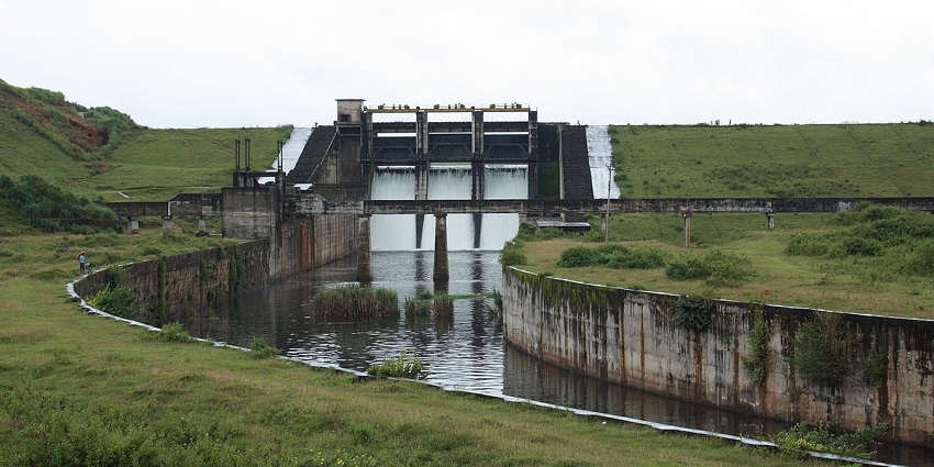 See the panorama views at Karapuzha Dam, a place to visit near Thusharagiri Waterfalls.