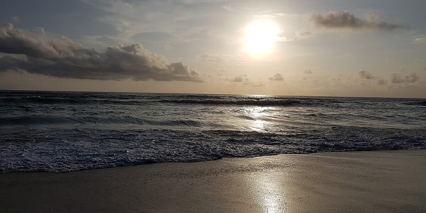 An evening view of sunset with a cloudy backdrop at the Kasarkod Beach in Karnataka