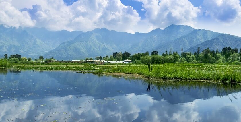 Dal Lake, one of the best places to visit in Kashmir in September vacation