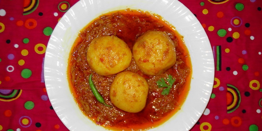 Kashmiri Aloo Dum is a delectable dish that you can enjoy when visiting Jammu and Kashmir