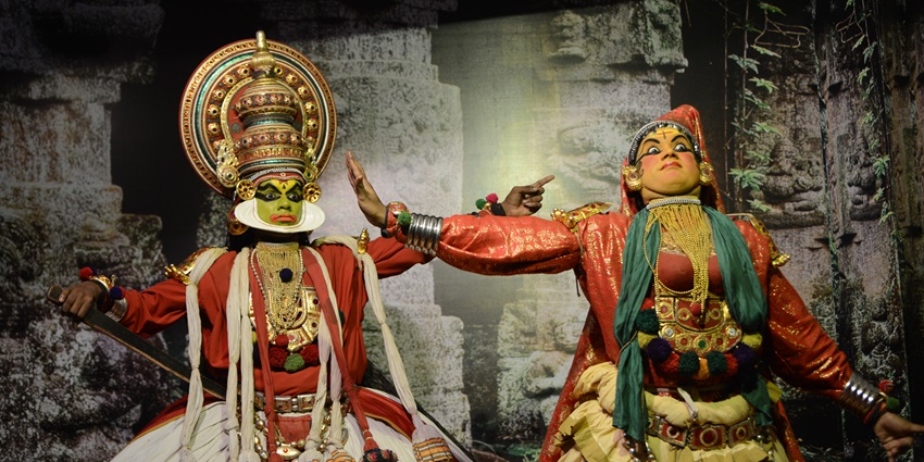Witness the majestic Kathakali dance performance – The best thing to do in Aluva