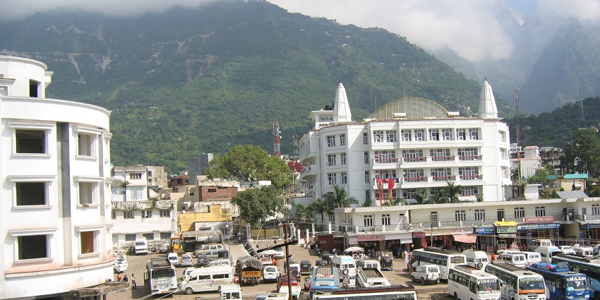 A picturesque view of Katra, J&K with the mountains in the backdrop
