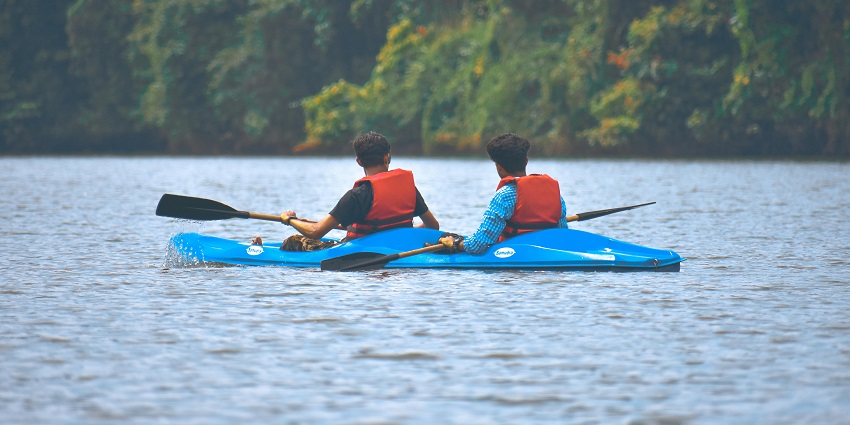 Canoeing and kayaking are the best activities to indulge in Munroe Island, Kerala.