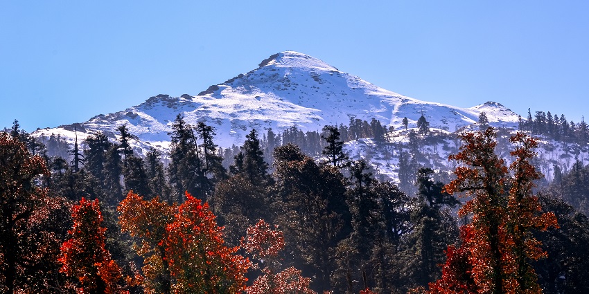 A view of the Kedarkantha peak