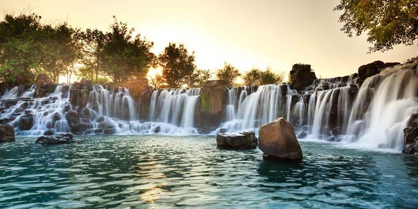 One of the best places to visit in Thodupuzha, this waterfall is also known as the Rainbow waterfalls.