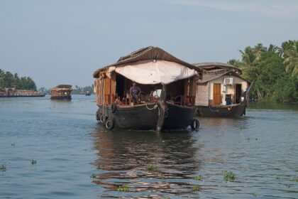 Sail through the Kerala backwaters and spend the best time with your family and friends.