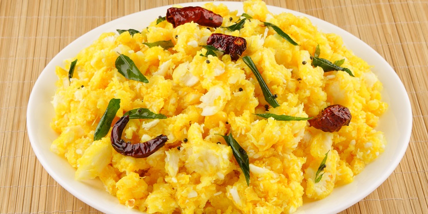 Have a cultural experience in a restaurant near the Ezharakund Waterfalls in Kannur.