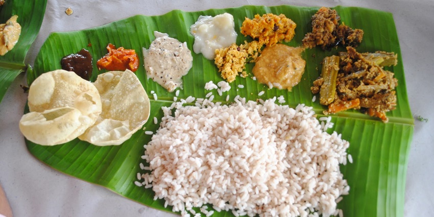 The traditional thali of Kerala is one of the best delicacies you can have near the Konni Elephant Museum.