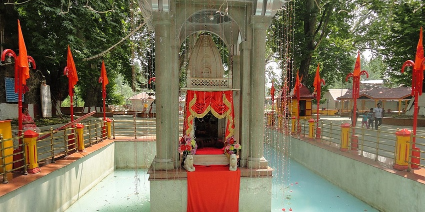 Kheer Bhawani temple is one of the best places to visit in Jammu and Kashmir in September