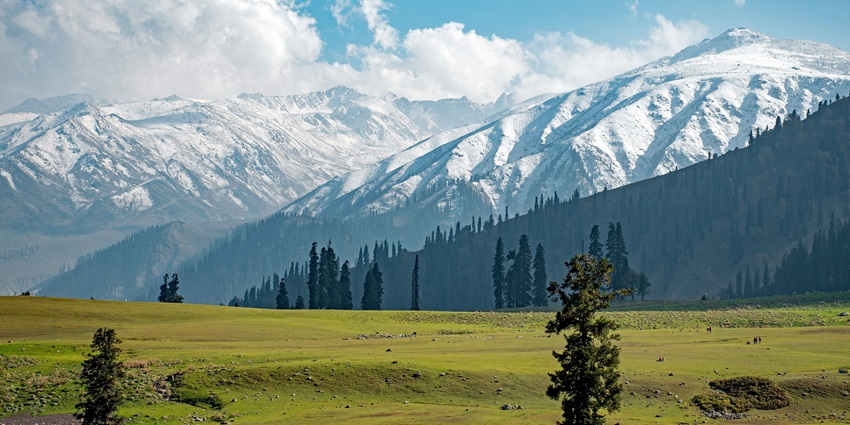 Khilanmarg is one of the best places to visit in Jammu and Kashmir in September.