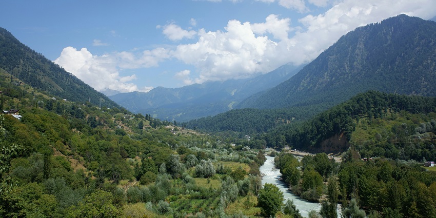 Khooni Nala, infamous for its eerie tales, is one of the most haunted places in Kashmir.