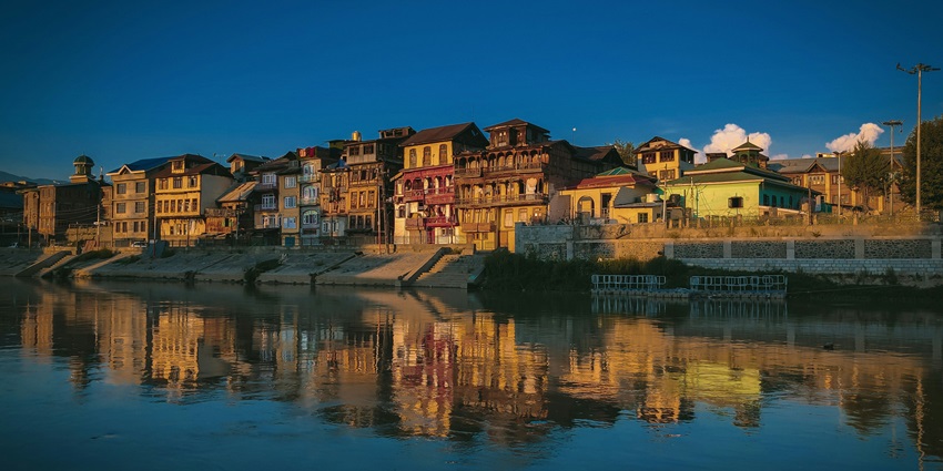 The serene town is popular for its amalgamation of Mughal and Rajput architecture.