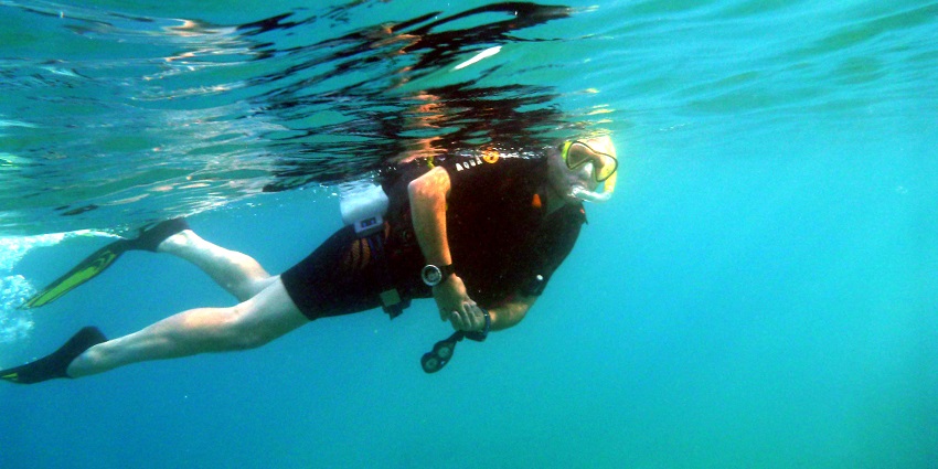 Diver in the waters - Kochi is one of the best places for Scuba diving in Kerala