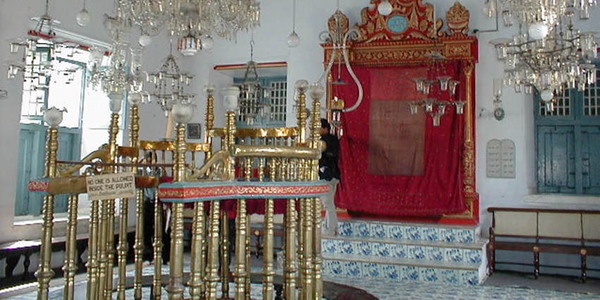 Visiting the 15th-century Jewish synagogue is one of the best things to do in Ernakulam