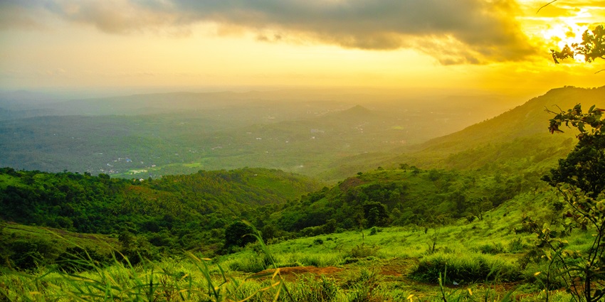 Kodikuthimala is referred to as the Ooty of Malappuram and is a quaint hill station
