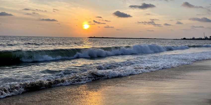 Golden sands & turquoise waters at Kollam Beach, one of the common things to do in Kollam