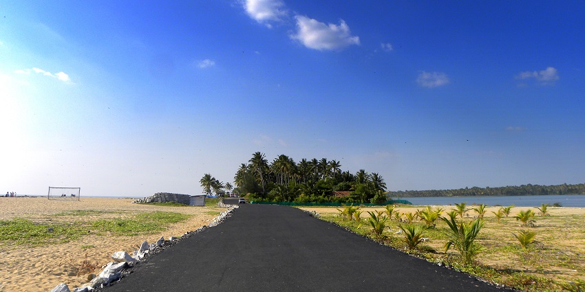 You can reach the Palruvi Waterfalls, Kollam by bus or flight from your hometown.