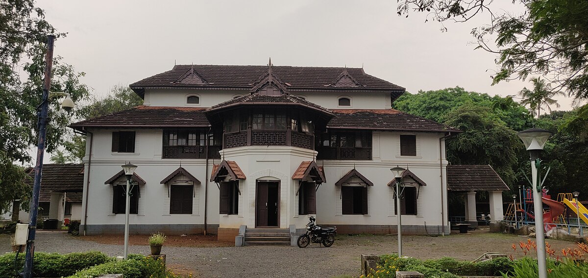 A mesmerising side view of the Kollengode Palace in Palakkad surrounded by lush greenery.