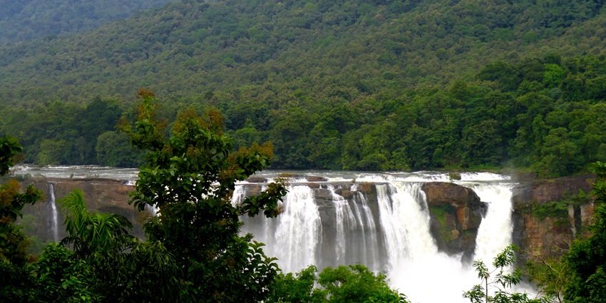A fascinating view of waterfalls in Kerala, which is one of the must-visit destinations.