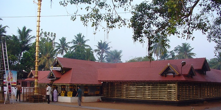 Front view of Kottarakkara Mahadeva Temple with traditional Kerala architecture