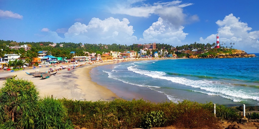 A fascinating daytime view of the Kovalam Beach in Kerala where you can enjoy yourself.