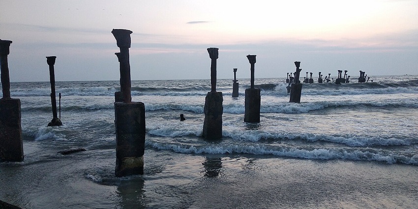 Kozhikode Beach is steeped in rich history and has several ruins that you can explore