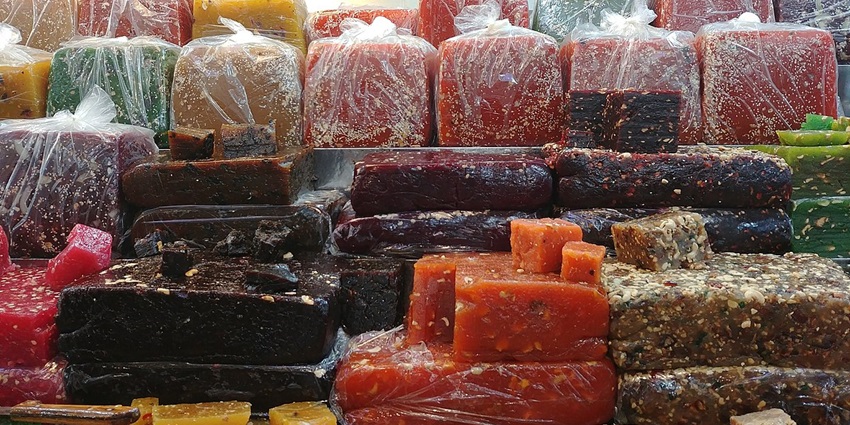 Food tasting is one of the most intriguing Things To Do near Mishkal Mosque for visitors.