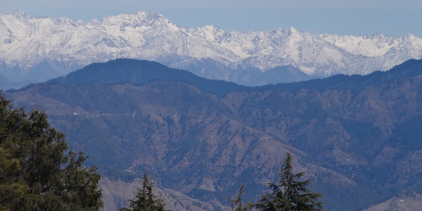 Snow covered Kufri hills, one of the best places to visit in Himachal in april for trekkers