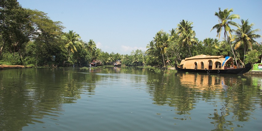 Witness the gorgeous backwaters of Nattakom and Panachikkad Backwaters in Kottayam.