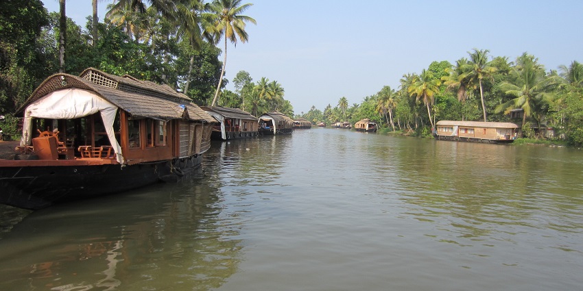 One of the best places to visit near Kottayam, Kumarakom is known for its backwater tourism