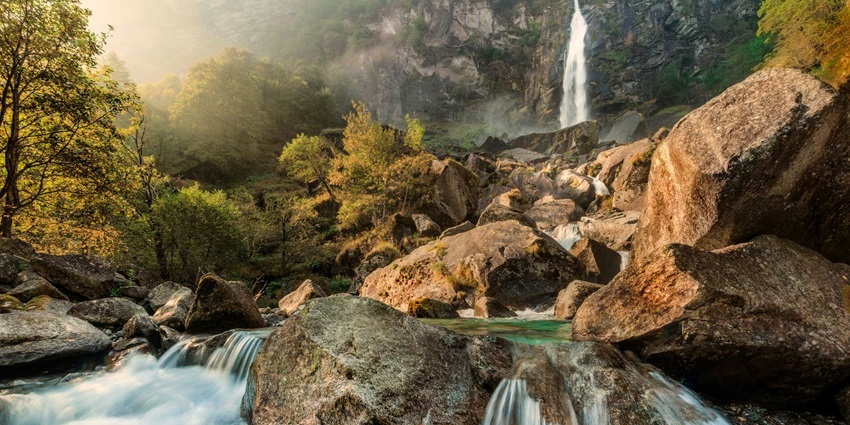 An image of Kumbhavurutty Waterfalls, situated near the Aryankavu panchayath in Kollam district.