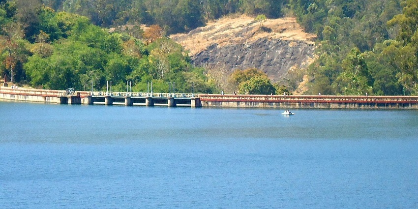 The Kundala Dam and Lake is a picturesque spot built on the River Periyar in Kerala