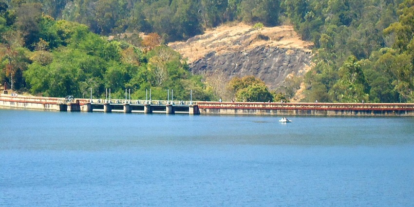 Picturesque view of Lake and the Dam of Kunada lake - Best places to visit in Munnar