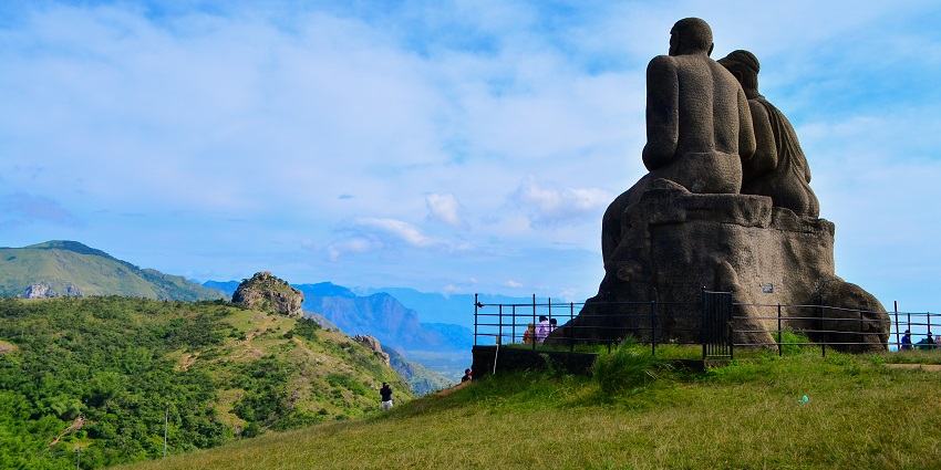 Kuravan and Kuthari statue is one of the historic places to visit in Thekkady with family