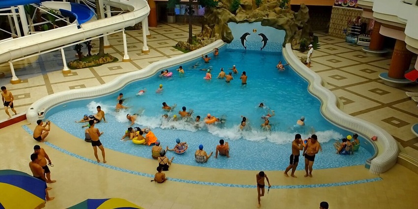 Aerie snapshot taken of a water pool the Theme parks In Dubai, UAE