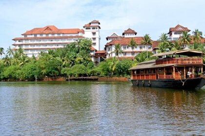 An aerial view of Ashtmudi in Kerala with azure waters all around with lush greenery.