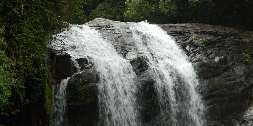 A quaint view of the Lakkam Waterfalls, one of the top places to visit in Kanthalloor.