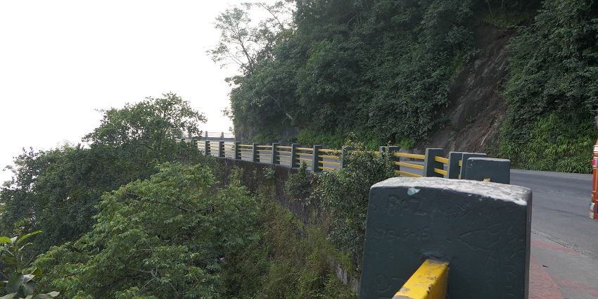 An image of the Lakkidi View Point is famous as one of the top hill stations in Wayanad