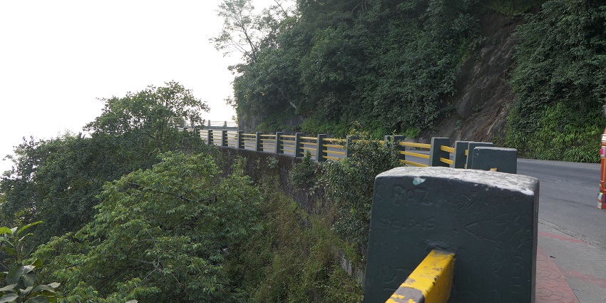 Lakkidi View Point is amongst the best places to visit in Kalpetta for stunning views.
